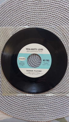 7" Vesa-Matti Loiri: Saiskos pluvan? / Voiku onnistus!