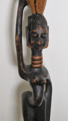 Suuri afrikkalaistyylinen puuveistos 81 cm