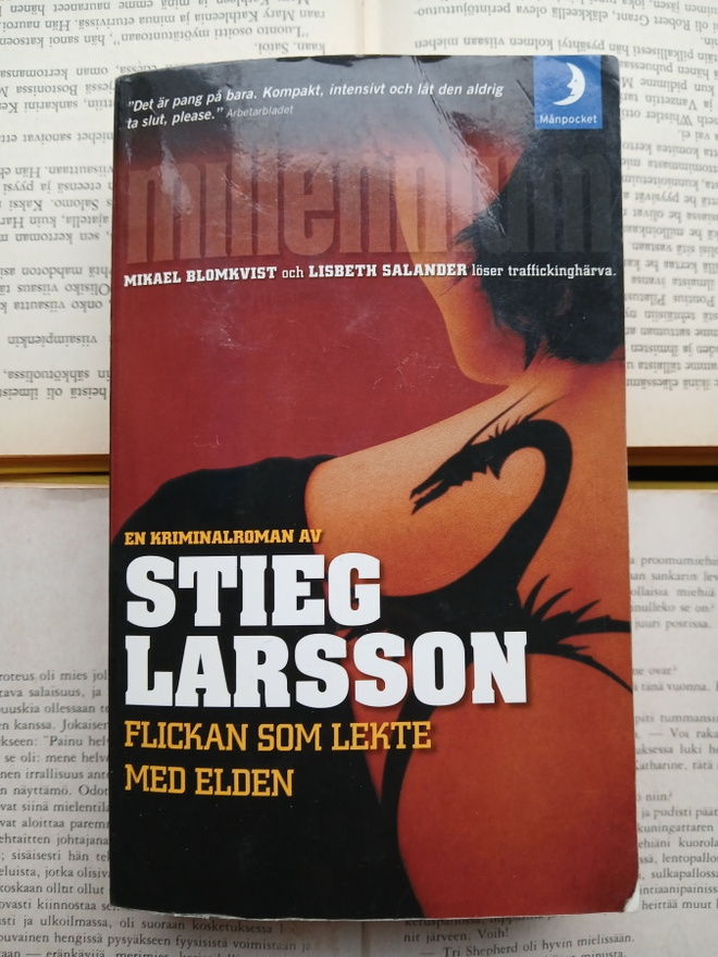 Stieg Larsson - Flickan som lekte med elden (pocket)