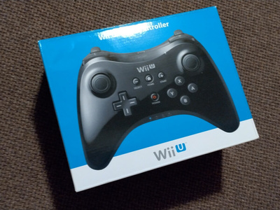 Wii U Pro Controller (aito Nintendon valmistama)