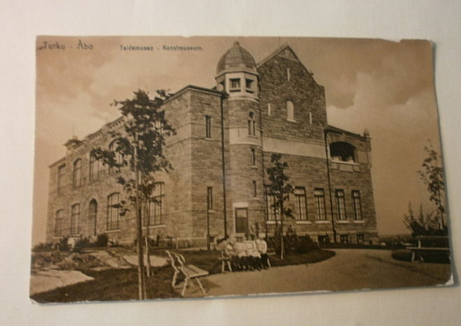 Turku, Taidemuseo, tytöt penkillä, vanha mv valokuvapk, 1908