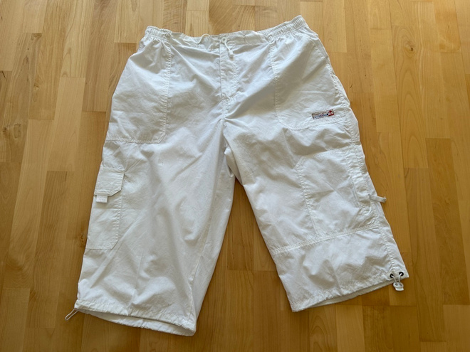 Valkoiset caprihousut / shortsit ( koko 36 )