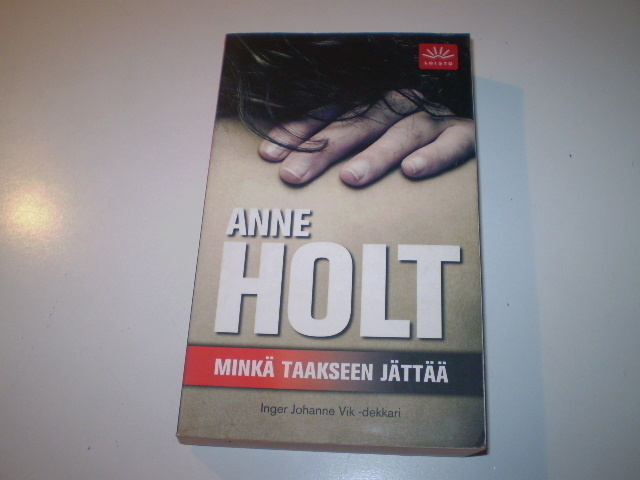 Anne Holt: Minkä taakseen jättää