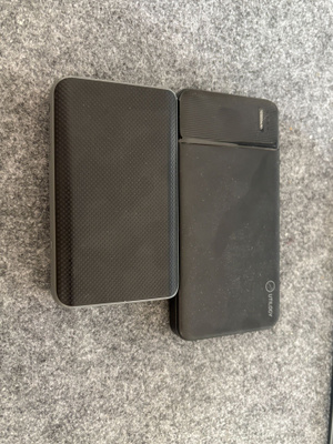 2 powerbankkia (10000mah)
