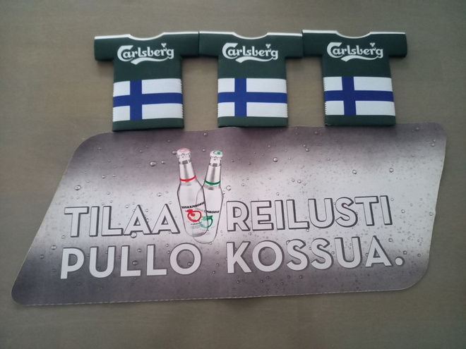 Koskenkorva baarimatto+ Carlsberg coolerit (3 kpl)
