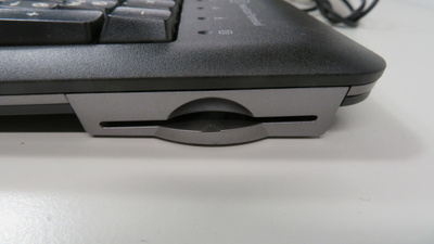 HP näppäimistö ja henkilökortinlukijalla
