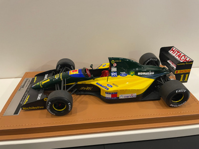 Mika Häkkinen Lotus 1/18 pienoismalli kaudelta 1992