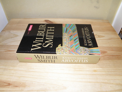 Wilbur Smith Kätketyn haudan arvoitus (nidottu)