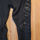Mustat legginsit tekstillä - pikkukuva 4