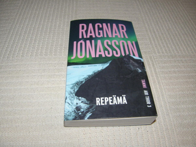 Ragnar Jonasson Repeämä -pok