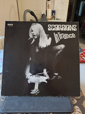 Scorpions in trance