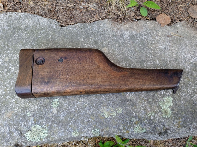 Mauser C96 "Ukkomauser" - Puinen koteloperä. Aito vanha