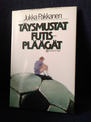 Jukka Pakkanen: Täysmustat futispläägät