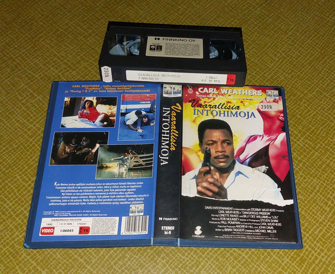 VHS FI: Vaarallisia intohimoja (Carl Weathers)