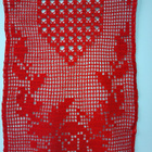 Punainen käsinvirkattu pitsiliina 40 x 95cm - pikkukuva 2
