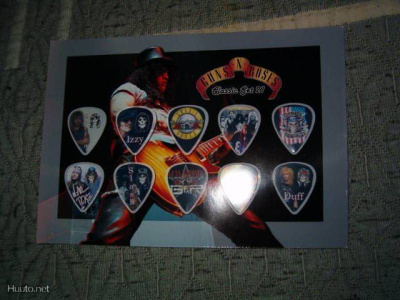 10 kpl GUNS N ROSES.. plektraa.(plektra taulu (ei.hv:ei pk)