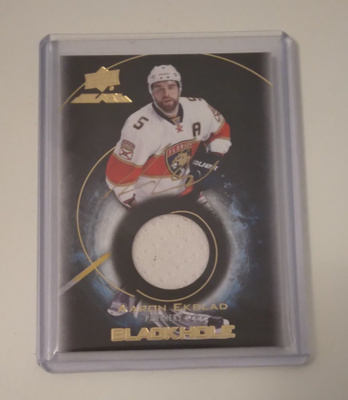16-17 UD Black Blackhole Aaron Ekblad Signature Jersey