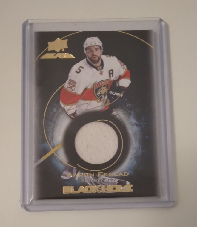 16-17 UD Black Blackhole Aaron Ekblad Signature Jersey