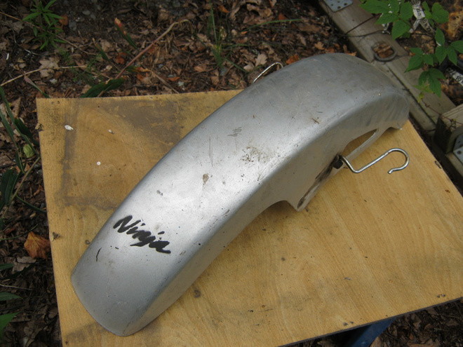 Kawasaki AR125 etulokasuoja