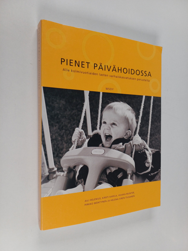 Pienet päivähoidossa : alle kolmivuotiaiden lasten varhai...