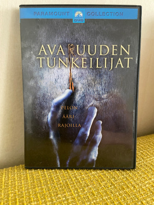 Avaruuden tunkeilijat (1992)