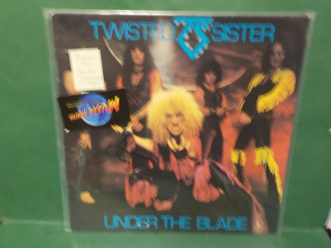 TWISTED SISTER - UNDER THE BLADE EI LEVY! NIMMARI