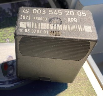 POLTTOAINEPUMPUN  RELE  MERCEDES  W124