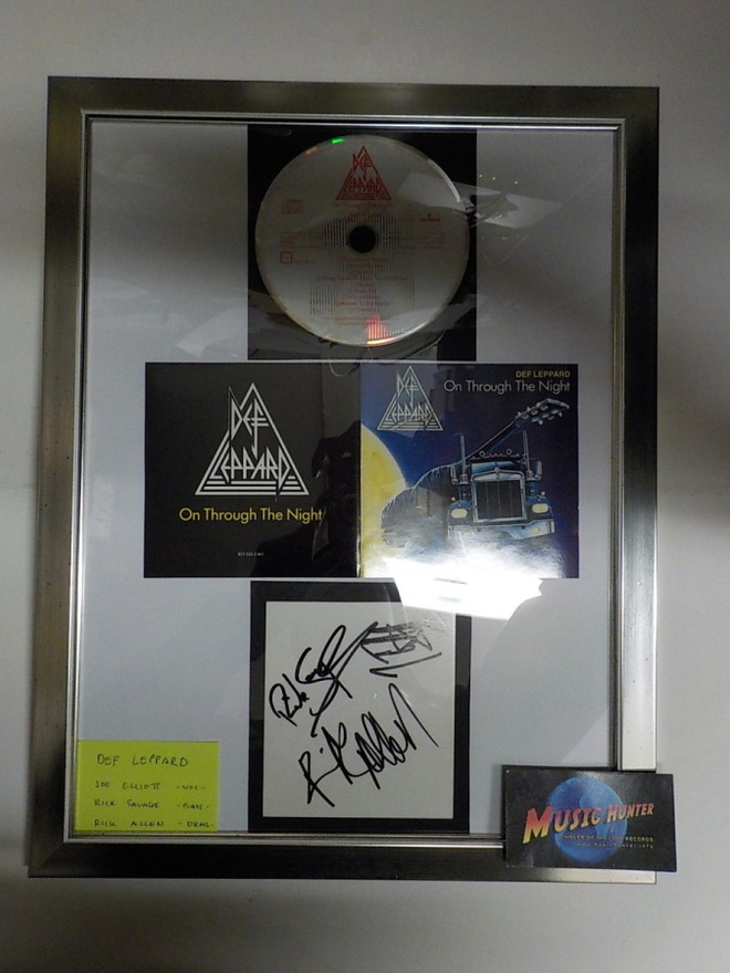 DEF LEPPARD TAULU NIMMAREILLA
