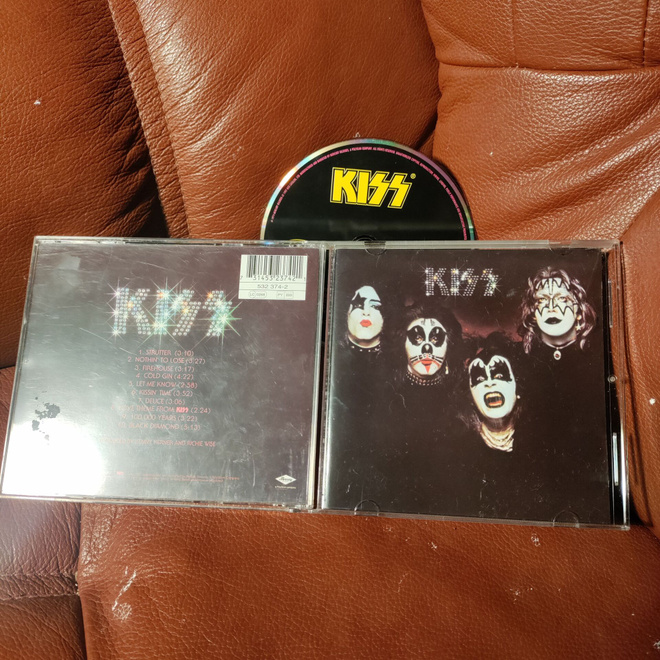 KISS-kiss CD.