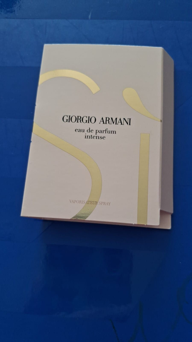 Hajuvesinäyte Giorgio Armani  eau de parfum intense