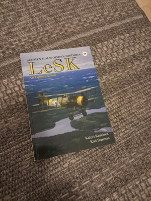 SIH 28 Lentosota koulukoneet