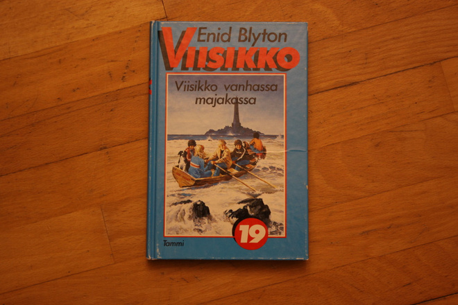 Enid Blyton Viisikko vanhassa majakassa #4