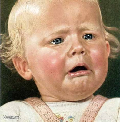 LAPSI / Liikuttava pieni tyttö silmät kyynelissä. 1940-l.