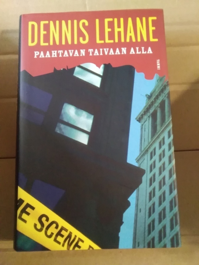 Dennis Lehane: Paahtavan taivaan alla