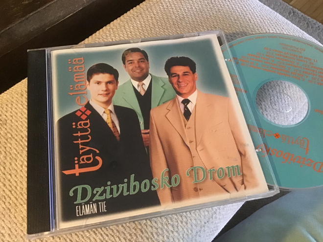 Täyttä elämää . Dzivibosko deom Elämän tie CD