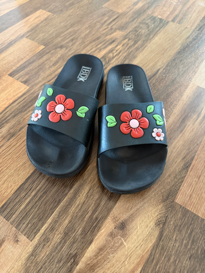 Kukkakuvioiset sandaalit koko 39