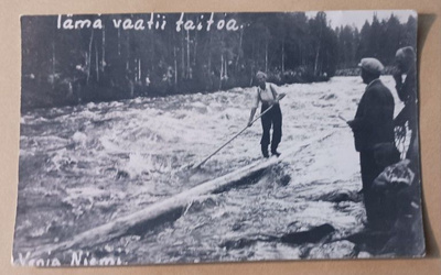 Tukinuittoa - tukkimies sestoo tukilla keksi kädessä, vkpk