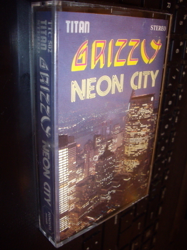C-kasetti :  Grizzly : Neon City ( Sis.postikulut )