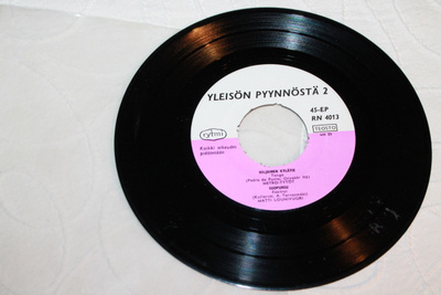 Yleisön pyynnöstä 2 EP 45 rpm