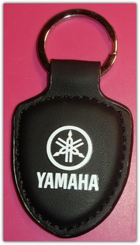 Pieni nahkainen musta Yamaha avaimenperä #30279