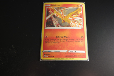 Moltres 21 /172, Brilliant Stars 2022, holo rare