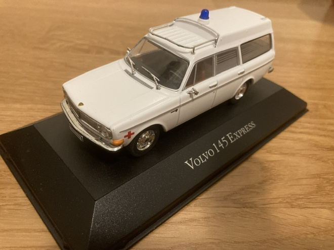 Volvo 145 ambulanssi 1/43. Laadukas!