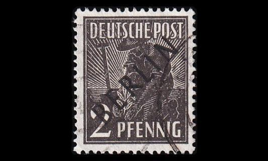 Berlin 1 o Musta päällepainama 2 Pf (1948)