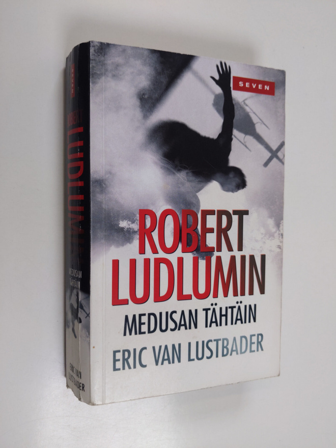 Eric Van Lustbader : Robert Ludlumin Medusan tähtäin
