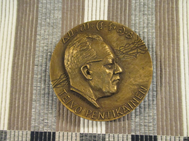 Teivo Pentikäinen mitali 1981 / H.Varja 1981.