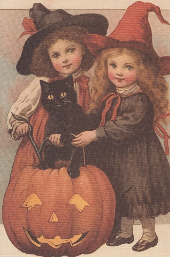 Halloween kaksi lasta, kurpitsa ja musta kissa