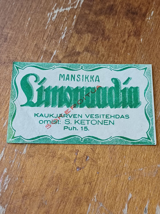 Mansikka Limonaadia Kaukjärvi etiketti.