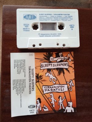 C- KASETTI: SLEEPY SLEEPERS : TURAKAISTEN PARATIISI