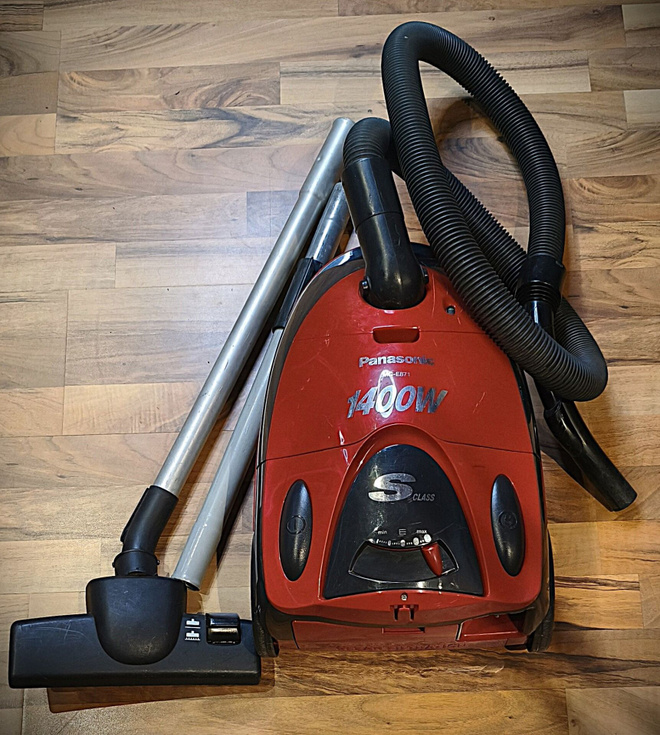 Panasonic-pölynimuri, 1400W