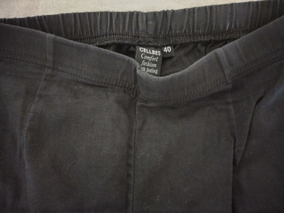 Mustat jegginssit, 40